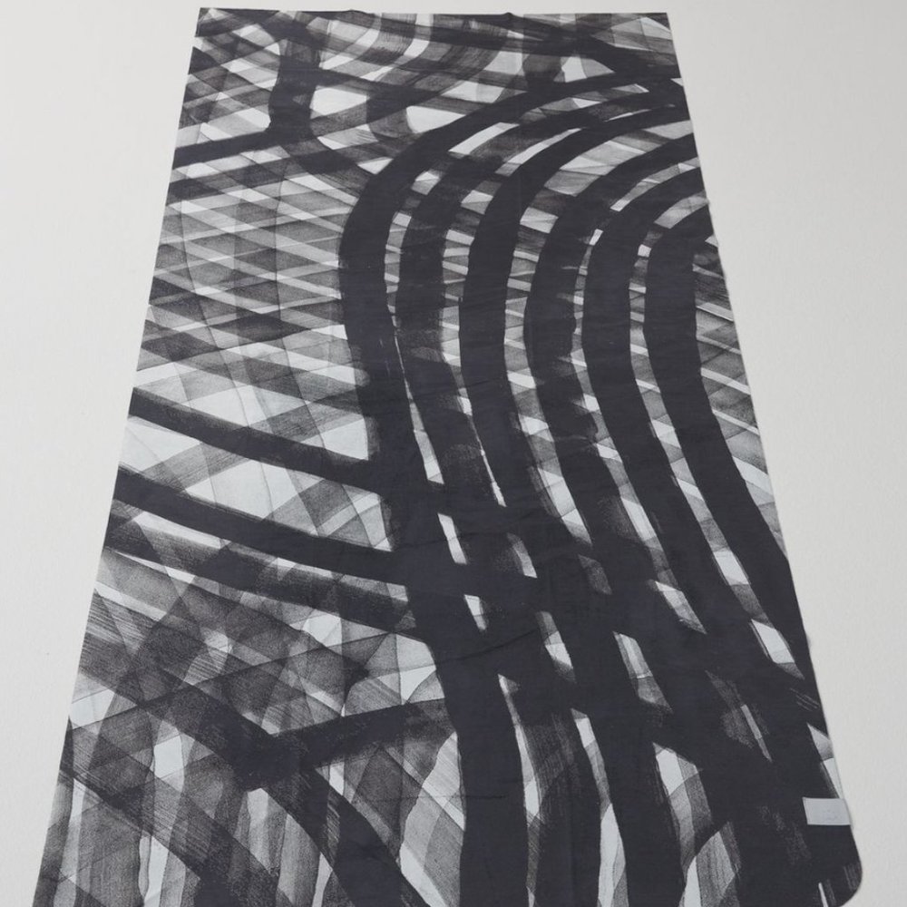 Lululemon Yoga Towel, Large, Black White Abstract Lines Brush Stream Silver - Picture 1 of 16